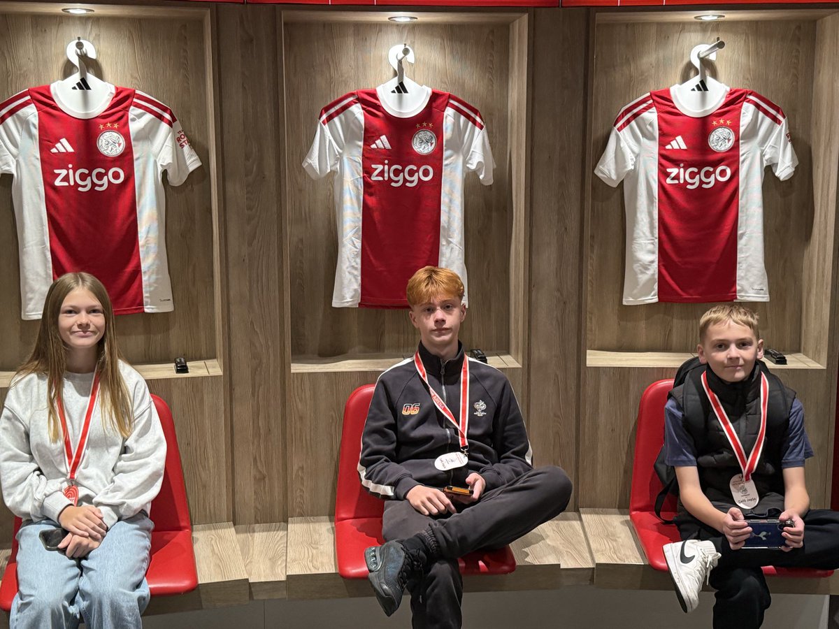OrionSpiresPE's tweet photo. A look behind the scenes at Ajax! ⚽🔴⚪

Our students got the chance to explore the first-team changing rooms at the Johan Cruyff Arena and see where the professionals prepare for matchday! 🇳🇱 https://t.co/UoBqp365nL