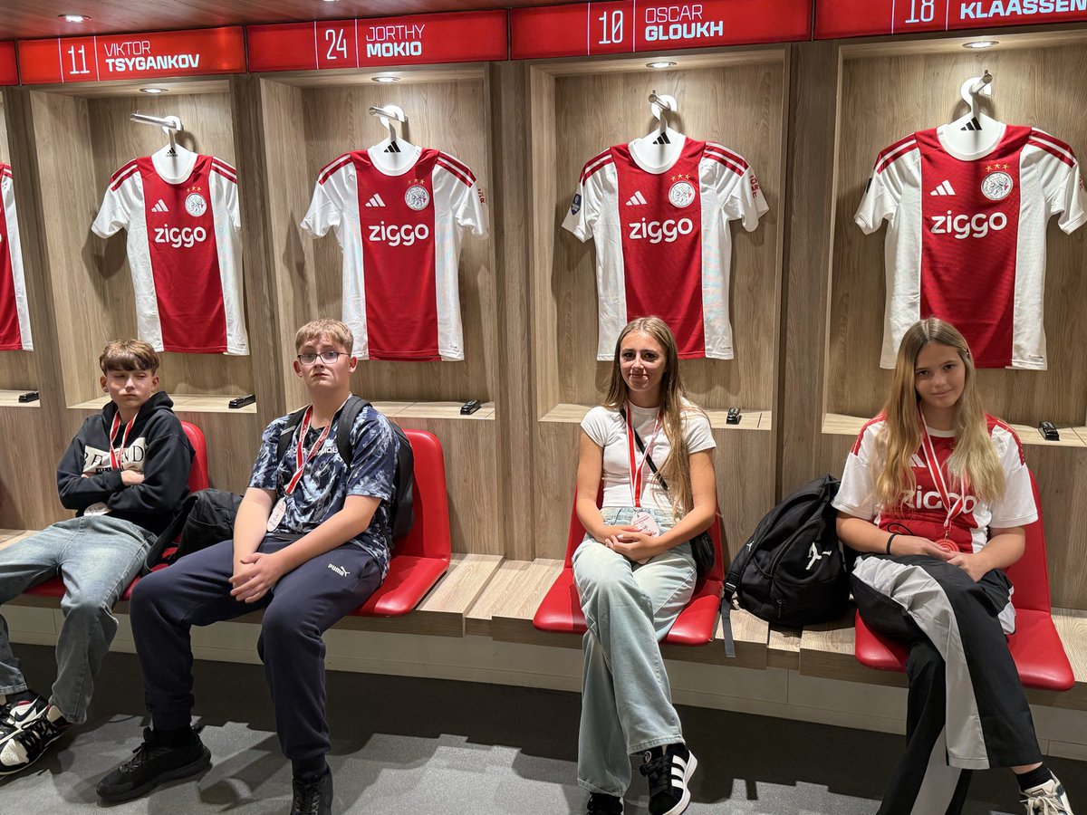 OrionSpiresPE's tweet photo. A look behind the scenes at Ajax! ⚽🔴⚪

Our students got the chance to explore the first-team changing rooms at the Johan Cruyff Arena and see where the professionals prepare for matchday! 🇳🇱 https://t.co/UoBqp365nL