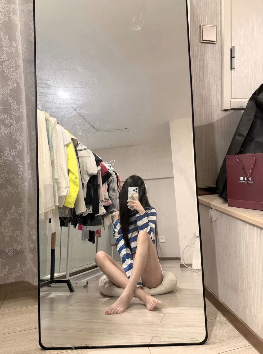 ck_1258's tweet photo. 小猫喜欢谁就黏着谁 你也是吗 https://t.co/XMOZbYeZol