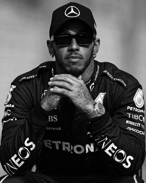 fanlewsinner's tweet photo. A Verstappen en su PRIME le dio miedo tener de compañero a Alonso con +40 años y a Leclerc que no tiene ni 1/4 de su talento 😭😭

Lewis Hamilton en su Rookie Season se enfrento a Alonso y le gano 

Y a los 41 años decidio enfrentarse a Leclerc y le gano

Nadie sera nunca como LEWIS HAMILTON 🐐