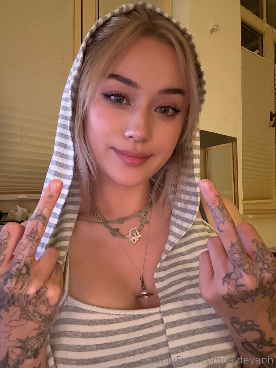 Satakara69's tweet photo. Get on your knees for Jadey🥰 https://t.co/cpoHiPJORB