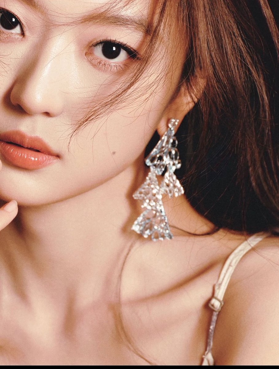 CdramaBloom's tweet photo. 🍉Tencent modern drama #TheQueenOfBrilliance will start filming in December.

Cast: #SunQian #ChengLei 

High profile actress facing a career peak while her marriage to ML reaches the total brink of collapse, leading her to overcome public scrutiny and personal hardship. https://t.co/7zI4y3qvk8