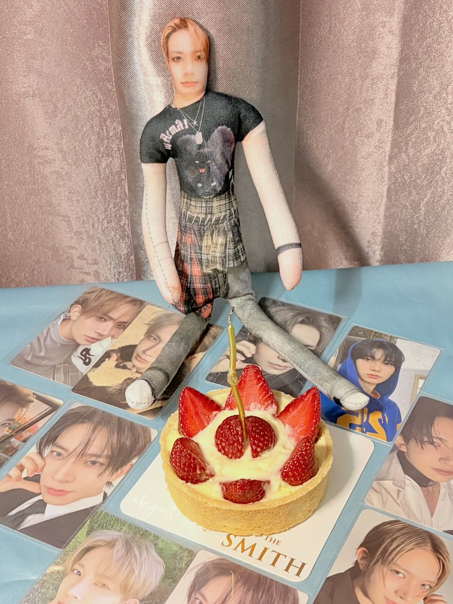 abyiest's tweet photo. — another year celebrating you, my heeseung! 🎂🪽🤍 forever and always, my favorite person. ୨୧ ⋆｡˚ ⋆ 

HAPPY EVAN DAY 
#OverflowingLoveForEVAN 
#아로새겨_시작될_에반의_날
#EVAN #에반 @h_evva_n @evan_officialJP https://t.co/TKaA2v3gDL