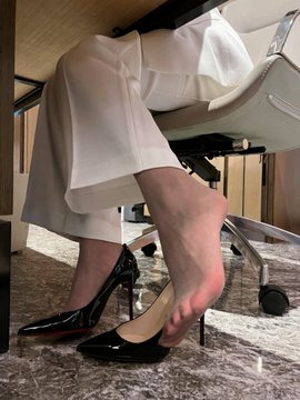 Ko94099376's tweet photo. 上班皮一下吧，总不能让同事打瞌睡吧..... https://t.co/89rtKYGVje