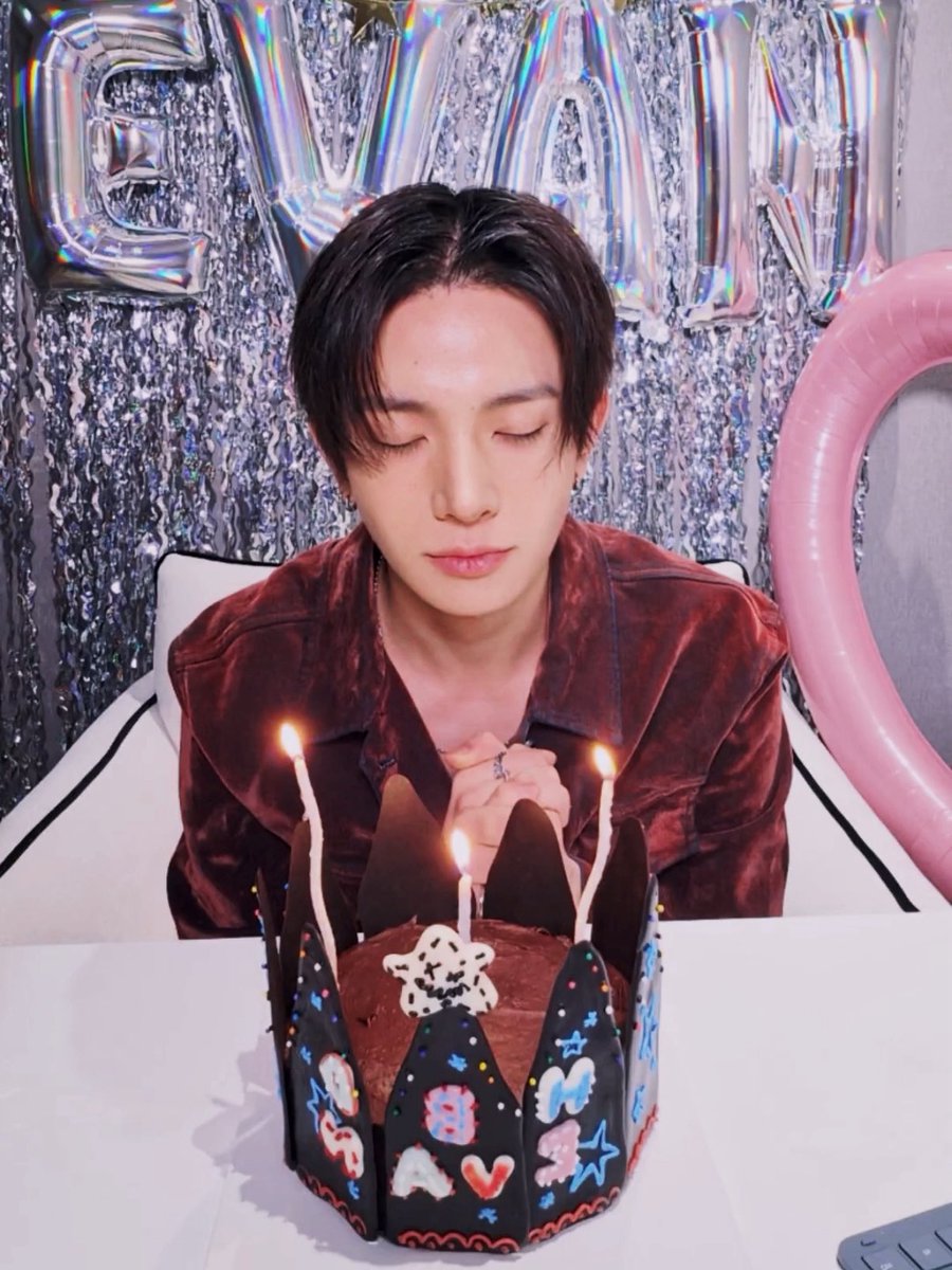 willbecat_1015's tweet photo. HBD🎉🎂
#아로새겨_시작될_에반의_날 
#OverflowingLoveForEVAN https://t.co/gkNMIbtNFj