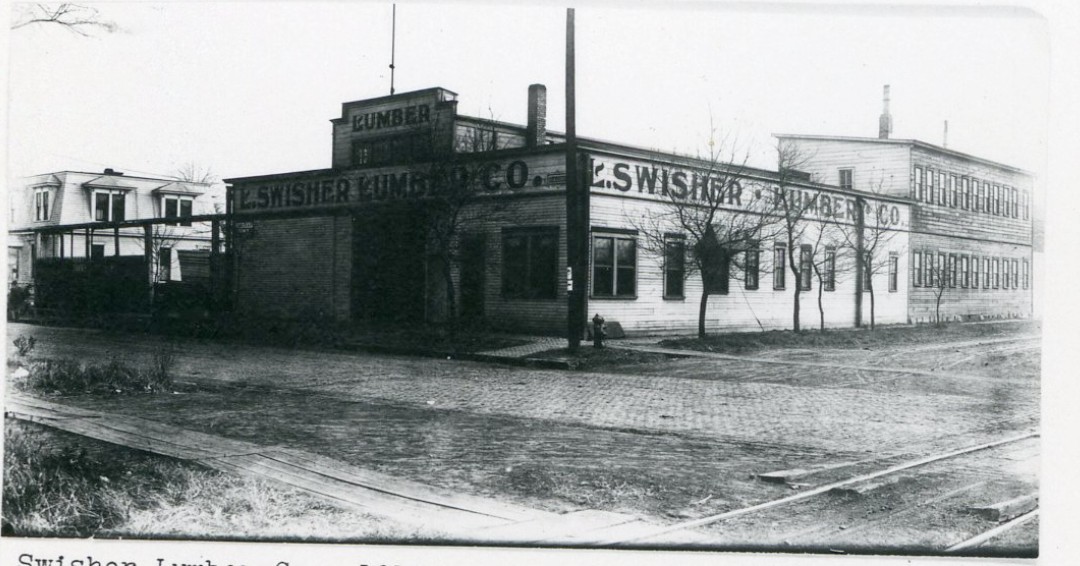 LibraryDecatur's tweet photo. 1910 picture shows Swisher Lumber located at 901 E. Grand. Started back when it was still called Herkimer St, they provided all your lumber and roofing needs. In 1926, they had an order for 8 portable cottages to be sent to Russia! H&amp;R pics from 3/8/31 show the fire they endured. https://t.co/8Er5W03mYR