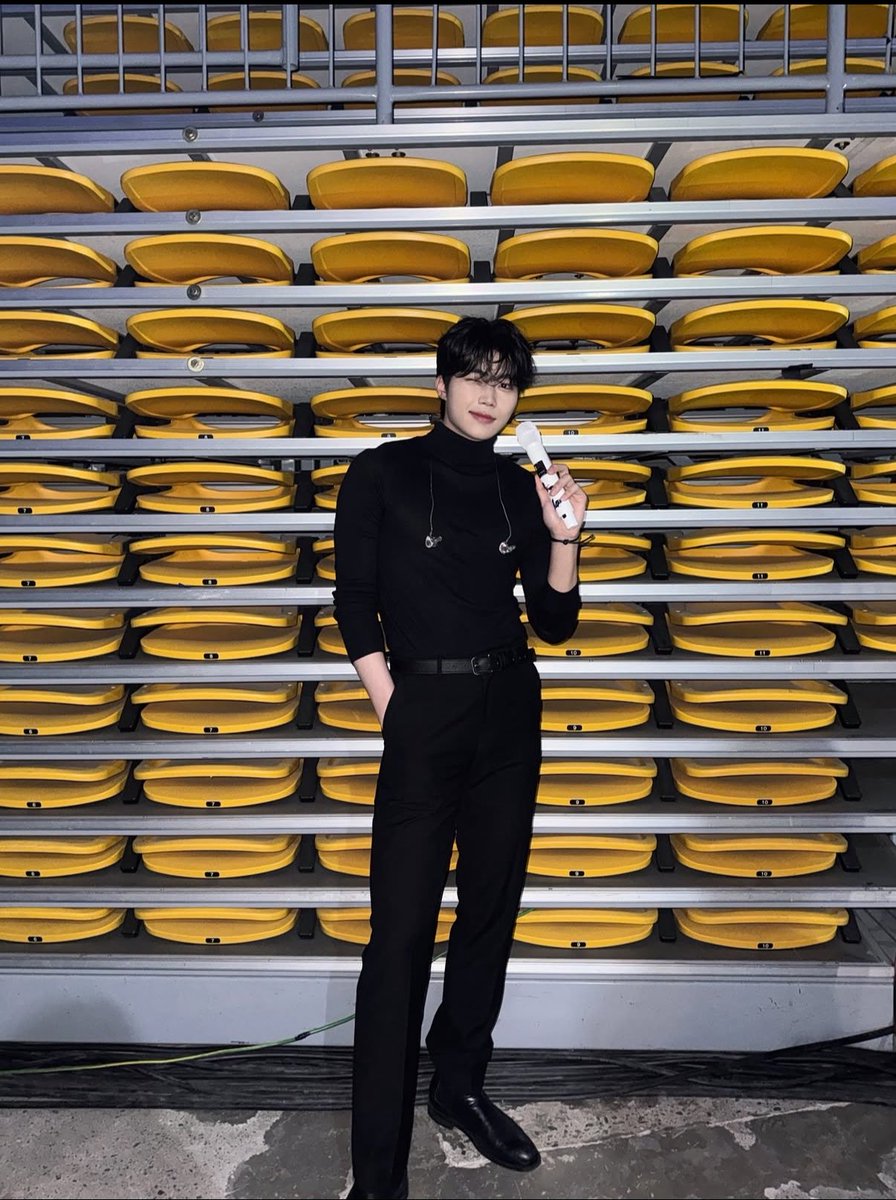 ttubexk's tweet photo. 🤵🏻🖤🤍 https://t.co/hciFYVgBqX