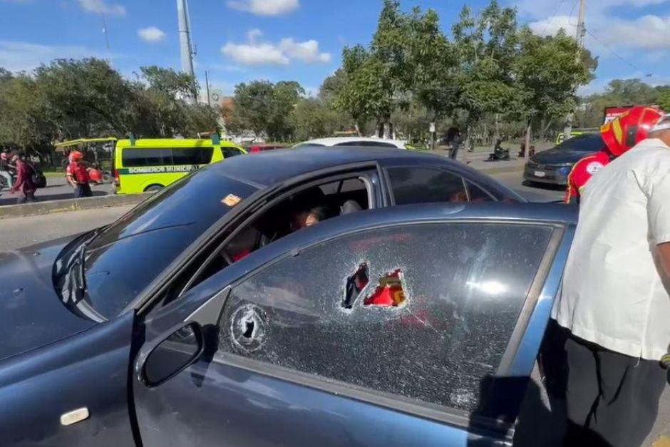 Disparan contra conductora en medio del tránsito de zona 8