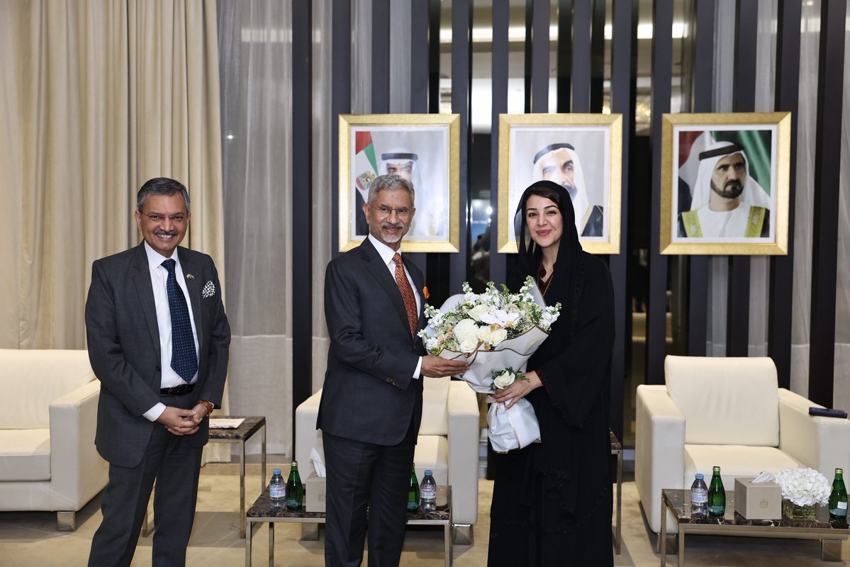 geo_mayank's tweet photo. Just Now 🇮🇳🇦🇪

EAM Dr S Jaishankar Arrived in Abu Dhabi, UAE for 3 days official visit.

He also met with Reem Al Hashimy. https://t.co/iQQOJg8RaB