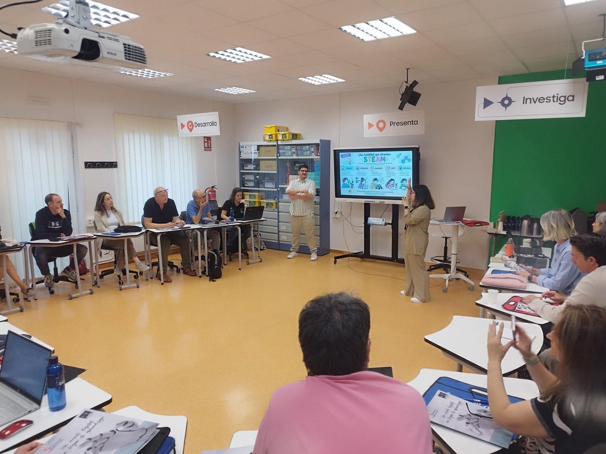 crfptic's tweet photo. 🚀El CRFPTIC reúne hoy a los asesores TIC de los CFIE de #CastillaYLeón para compartir ideas y seguir transformando la educación.
🤖TEAM 4.0 con sentido
⚙️Taller práctico de Power Automate
🤝Conexión, colaboración e innovación
Compartir conocimiento es multiplicar posibilidades https://t.co/YUNUvNbQhW