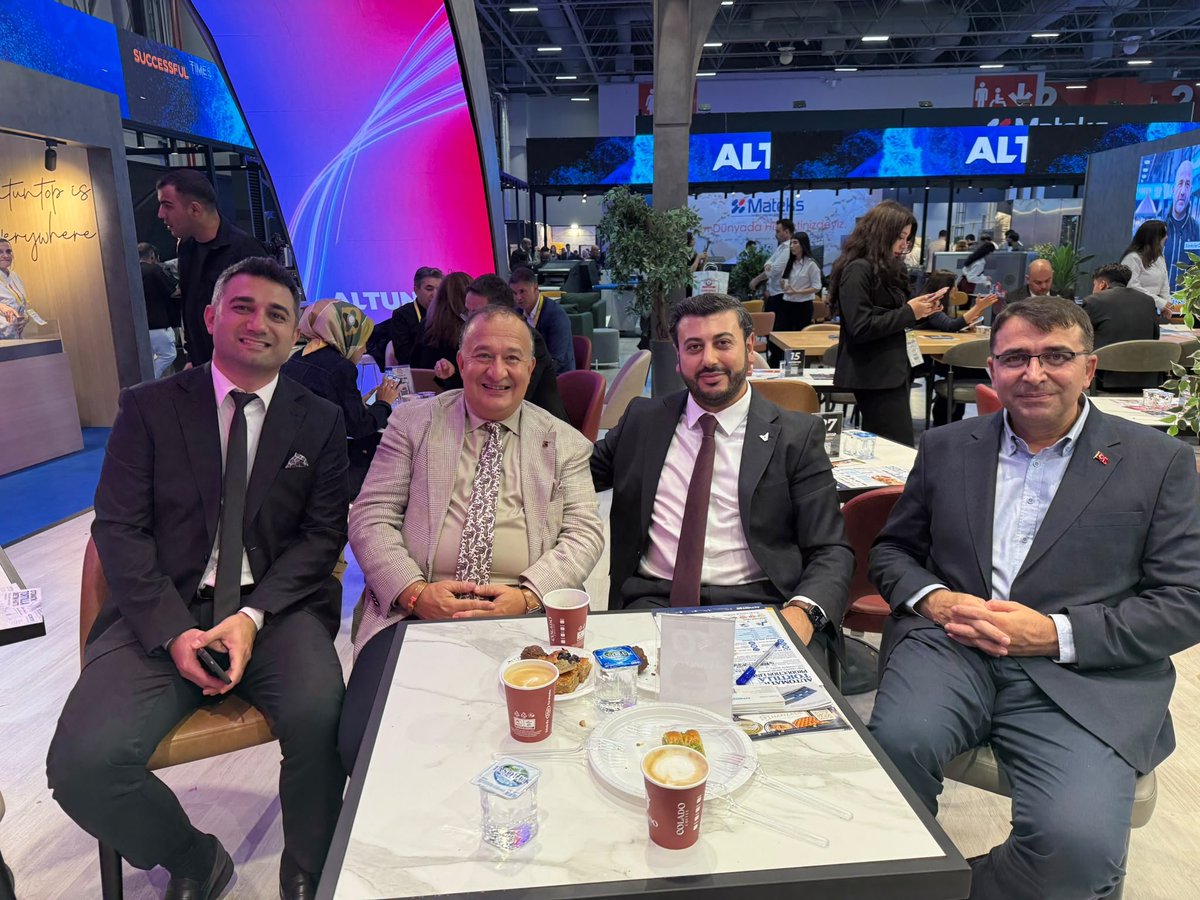 mehmetumur_'s tweet photo. Uluslararası #IBAKTECH 2026 Fuarı'nda tedarikçilerimizin stantlarını ziyaret etmeye devam ediyoruz.

Sektör paydaşlarımızla tek çatı altında bir araya gelme fırsatı bulduğumuz fuarda, paydaşlarımızla; dünya gıda ve teknolojileri hakkındaki son gelişmelere yönelik istişarelerde bulunduk.

#IBAKTECH2026 

📍İstanbul Fuar Merkezi
