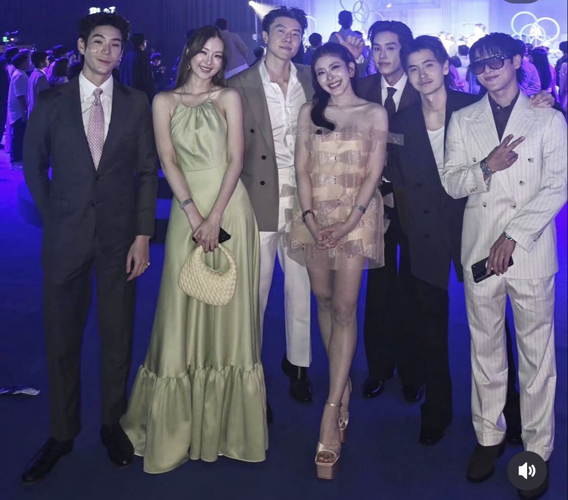 saringking1's tweet photo. เจ เหนิง พี่เชา หนูนา กิ้น พี่ก้อง จูเนียร์ #ploithay งานแต่งพี่พลอย 😍😍😍 https://t.co/lVqm5n5Trh