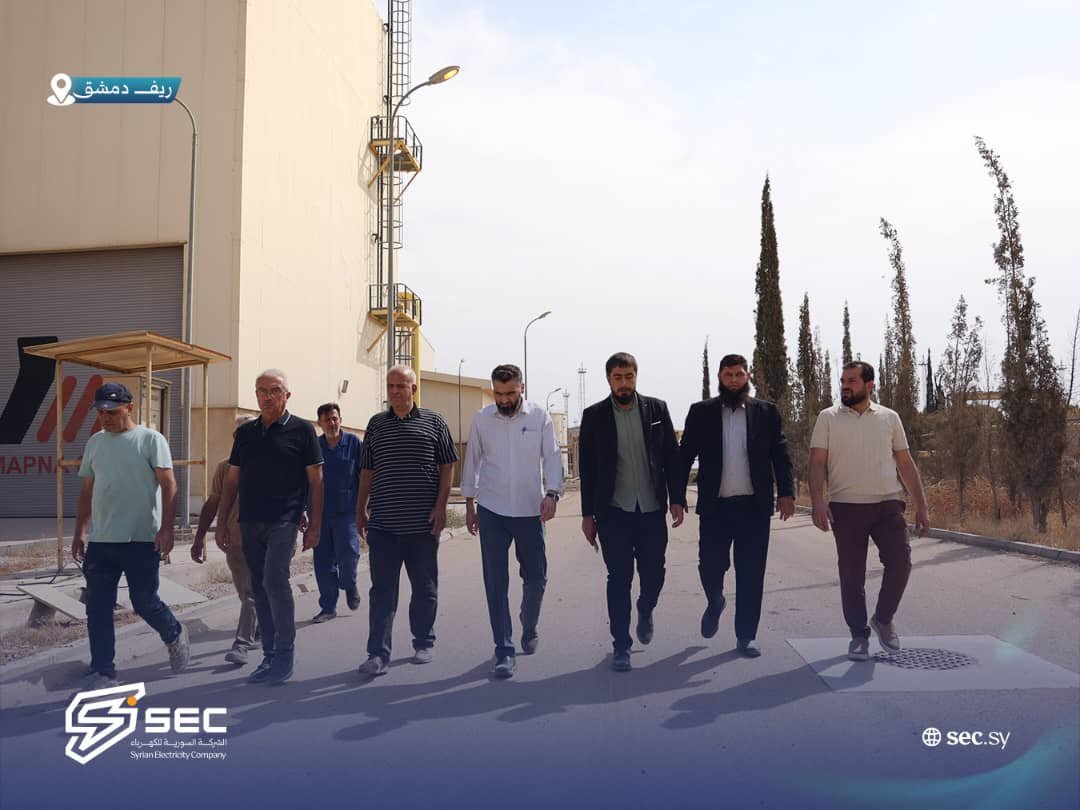 SecSyria's tweet photo. الرئيس التنفيذي للشركة السورية للكهرباء يتابع أعمال إعادة تأهيل #محطة_تشرين الحرارية ويوجه بتسريع الإنجاز.💡💡

#الشركة_السورية_للكهرباء_SEC 
#نبني_لنضيء_مستقبلا_مشرقا⚡️⚡ https://t.co/F8JF23ezWv