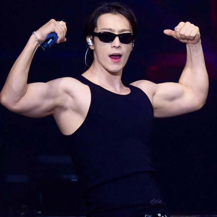 eedonghaee's tweet photo. Genius Composer Happy birthday 
@donghae861015 

#Donghae #동해 #이동해 
#동해의_오늘은_굿데이 https://t.co/Yfo9QPr65C