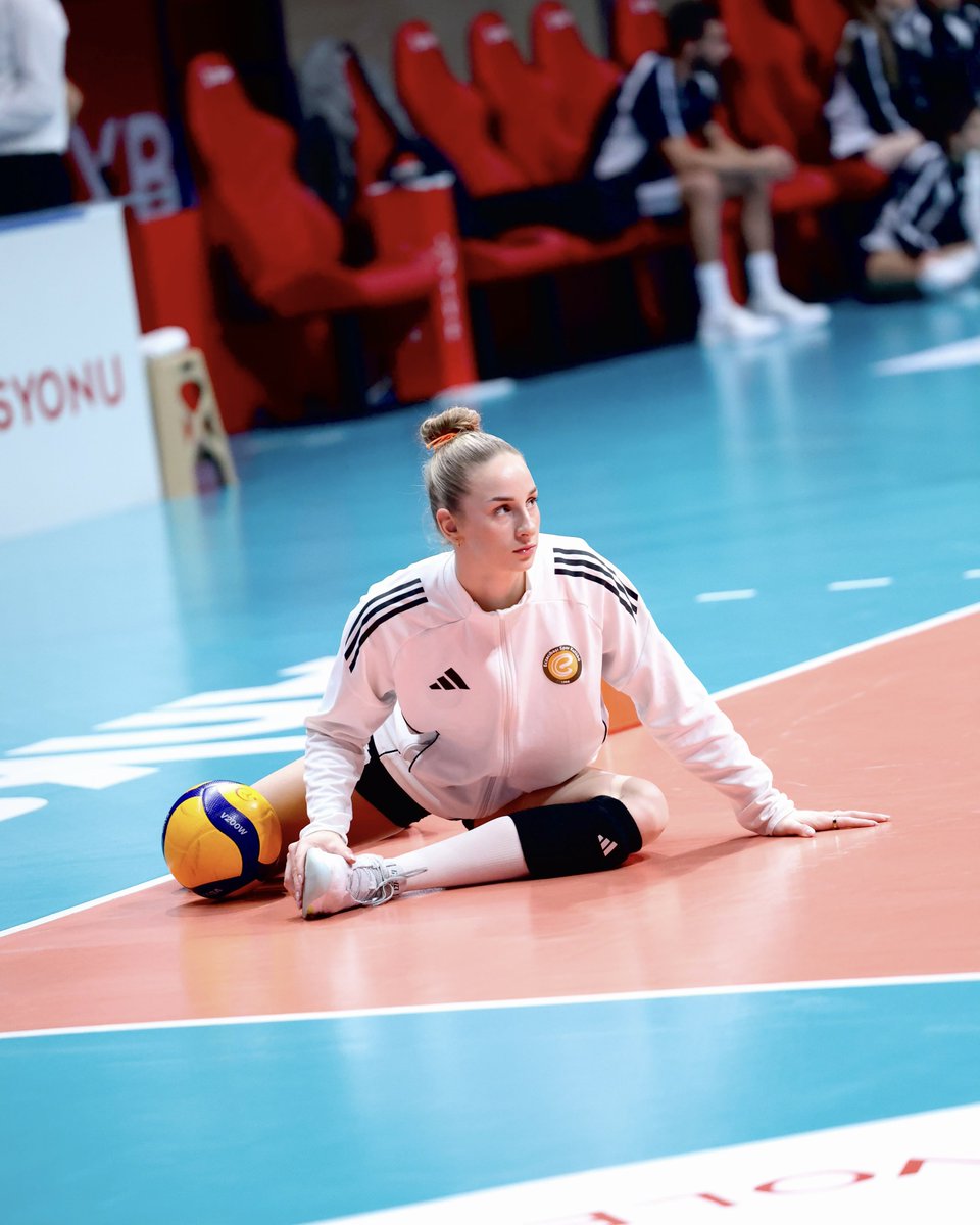 EczacibasiSK's tweet photo. İlbank maçımız öncesi ısınmadayız. 🐅 📸 https://t.co/T3jp4cu197