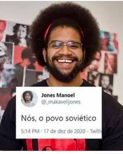 TaiwoOkoto's tweet photo. Menino branc'o com a bandeira da URSS não é chamado de identitário e nem é dito que tá importando pauta. Se identificar com o povo soviético e com a palestina pode.

Mas preto se identificar com pretos de outras  partes do mundo, como dos EUA... é identitário, é pauta importada. https://t.co/mVgL7sw0PC