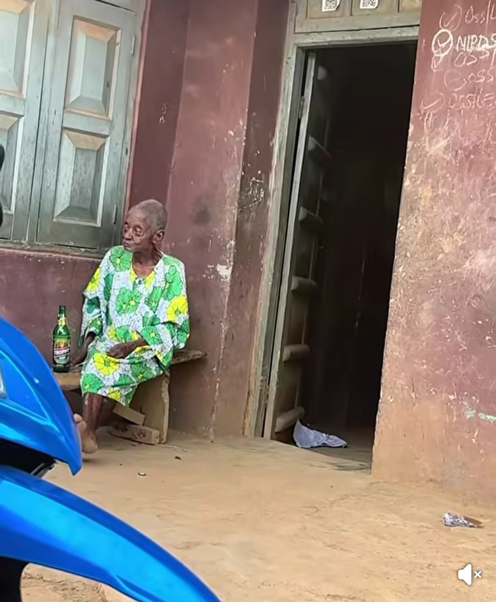 debrat2k's tweet photo. Why this mama go dey drink beer at old age🤔 https://t.co/2lsqOdDDFS