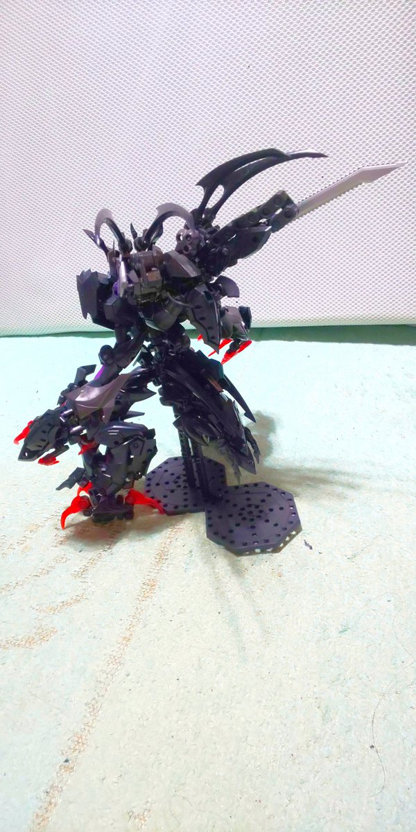 satana0rpnk's tweet photo. 戦闘機体 ガルゼラム 1号機

次世代機のデータ収集用に開発された機体。 武装は両腕の大型クロー、バックパックに収縮可能なサブアームからの近接ブレードと少ないが近接格闘特化型にさせているため機体装甲も向上しているがその分機動性はやや引くい。

#ブロッカーズ https://t.co/t1ufdCHQPc