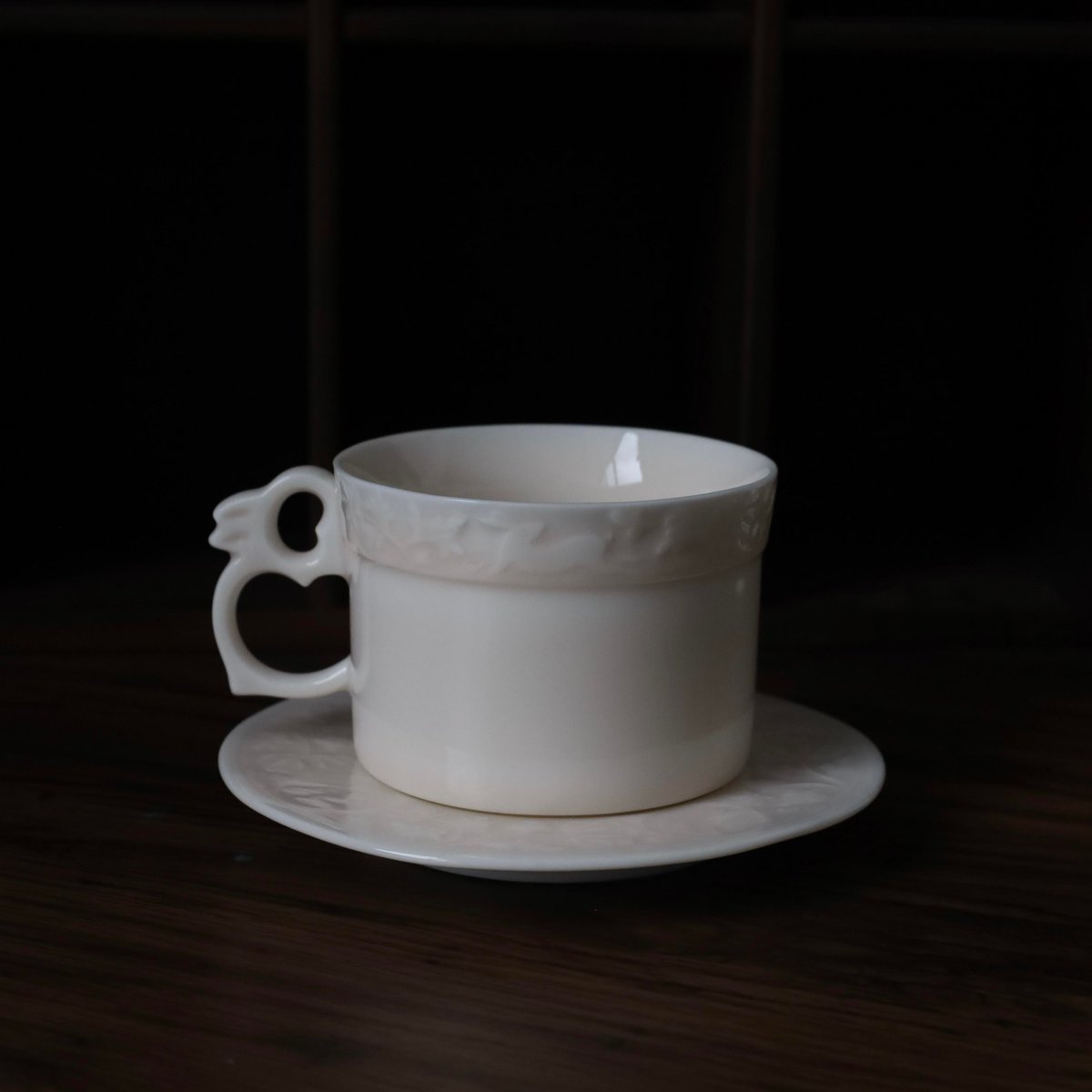 DelaneyParah's tweet photo. コーヒーカップに施釉されたユニークな位相デザインがとても気に入っています。 https://t.co/2lqZOUwSpg