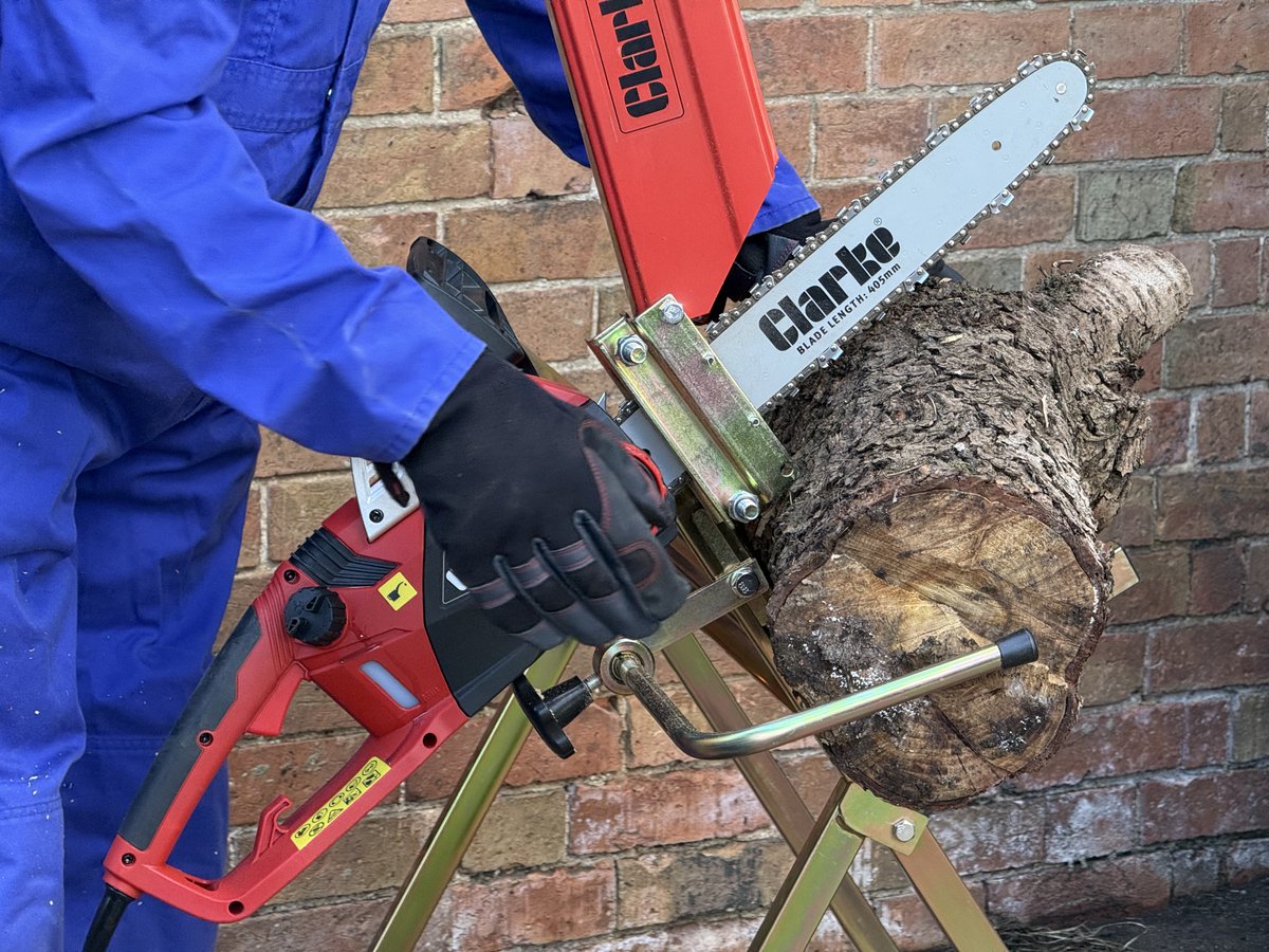 MachineMartUK's tweet photo. ⚡ Cut the hassle, tackle the logs! 🪵 Check out the Clarke CECS405D 2000W 40cm Electric Chainsaw and the Clarke CCLH1 Chainsaw Log Horse.

#ClarkeTools #GardenTools https://t.co/EDPWmiygwn