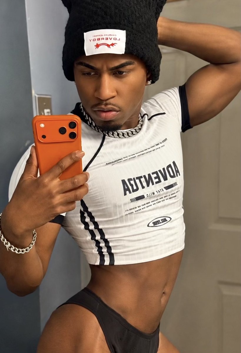 Enriquefierce's tweet photo. Happy Hump Day 🍑😉 https://t.co/DBGNA1XFWK
