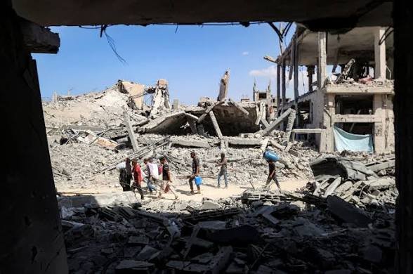 BrunoRguezP's tweet photo. Las fuerzas israelíes han asesinado a más de 74.250 palestinos y herido a más de 175.280, en 3 años de ataques diarios indiscriminados contra la población en #Gaza, incluso bajo supuesto alto al fuego.

Los bombardeos de Israel han destruido totalmente o provocado daños al 93% de las escuelas y a 63 edificaciones universitarias. De 670 centros de salud, sólo 42 están completamente funcionando. El 94% de la población palestina en la Franja necesita refugio, debido a la amplia destrucción de sus hogares.

Son datos que reflejan la magnitud de un genocidio que se comete impunemente ante los ojos de la comunidad internacional. Urge detener esta barbarie.