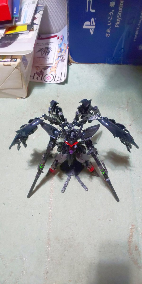 satana0rpnk's tweet photo. 戦闘機体 ガルゼラム 2号機

次世代機のデータ収集用に開発された機体 武装は両腕に装備された切り替え型大型バスターカノンのみ、通常時は先端の銃口を切り離し連射可能なライフル形態での運用 大規模殲滅戦闘時はバスターカノンモードに切り替え高出力ビーム射撃が可能。

#ブロッカーズ https://t.co/Nz8yJMEwIF