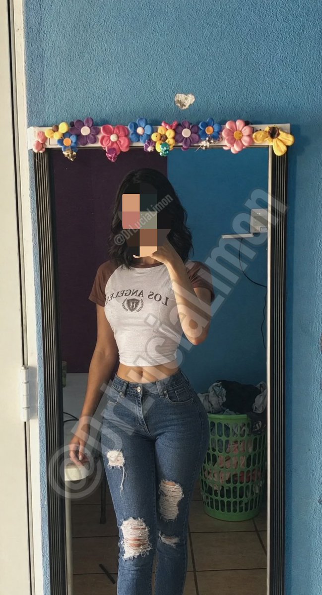 DrLuciaLimon's tweet photo. ¿ Desnuda o con ropa ?  😳🔥

Con ropa🧥RT♻️ / Desnuda 🦊 Corazón 💓

Perdón por ser tan zorra 🥺❤️‍🩹 https://t.co/StuhCXZrnE