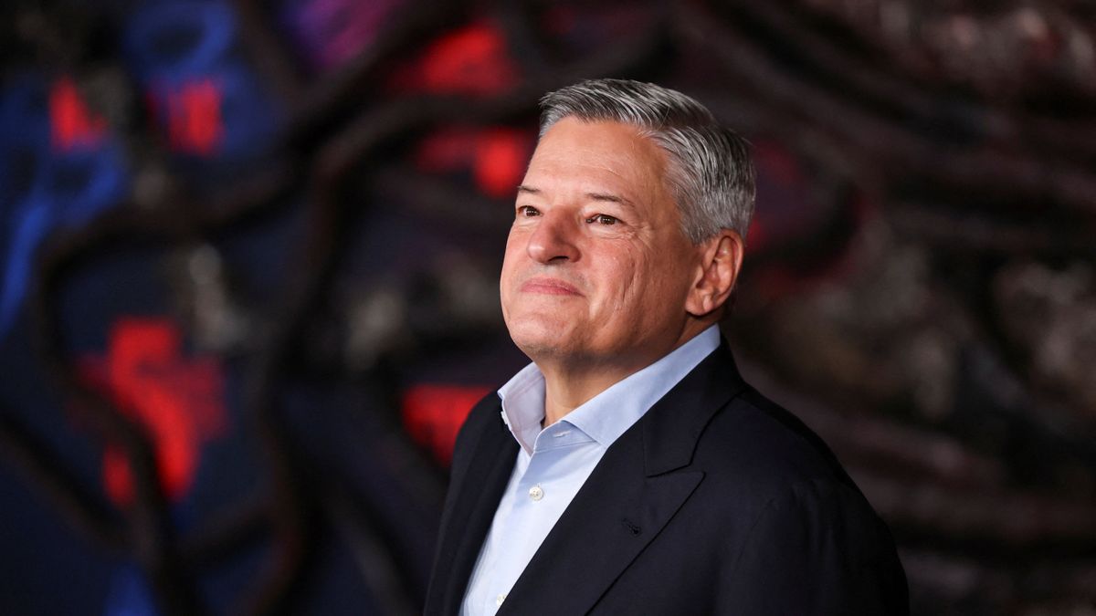 manager_magazin's tweet photo. Der US-Streamingdienst wächst langsamer als erwartet. Netflix-Co-Chef Ted Sarandos reagiert mit einem Stellenabbau – und bereitet sich damit auch auf den neuen Unterhaltungsriesen Skydance vor, der mit dem übernommen Streamingdienst von Warner zum Angriff bläst. Link in X-Bio. https://t.co/E2uZstIi5s