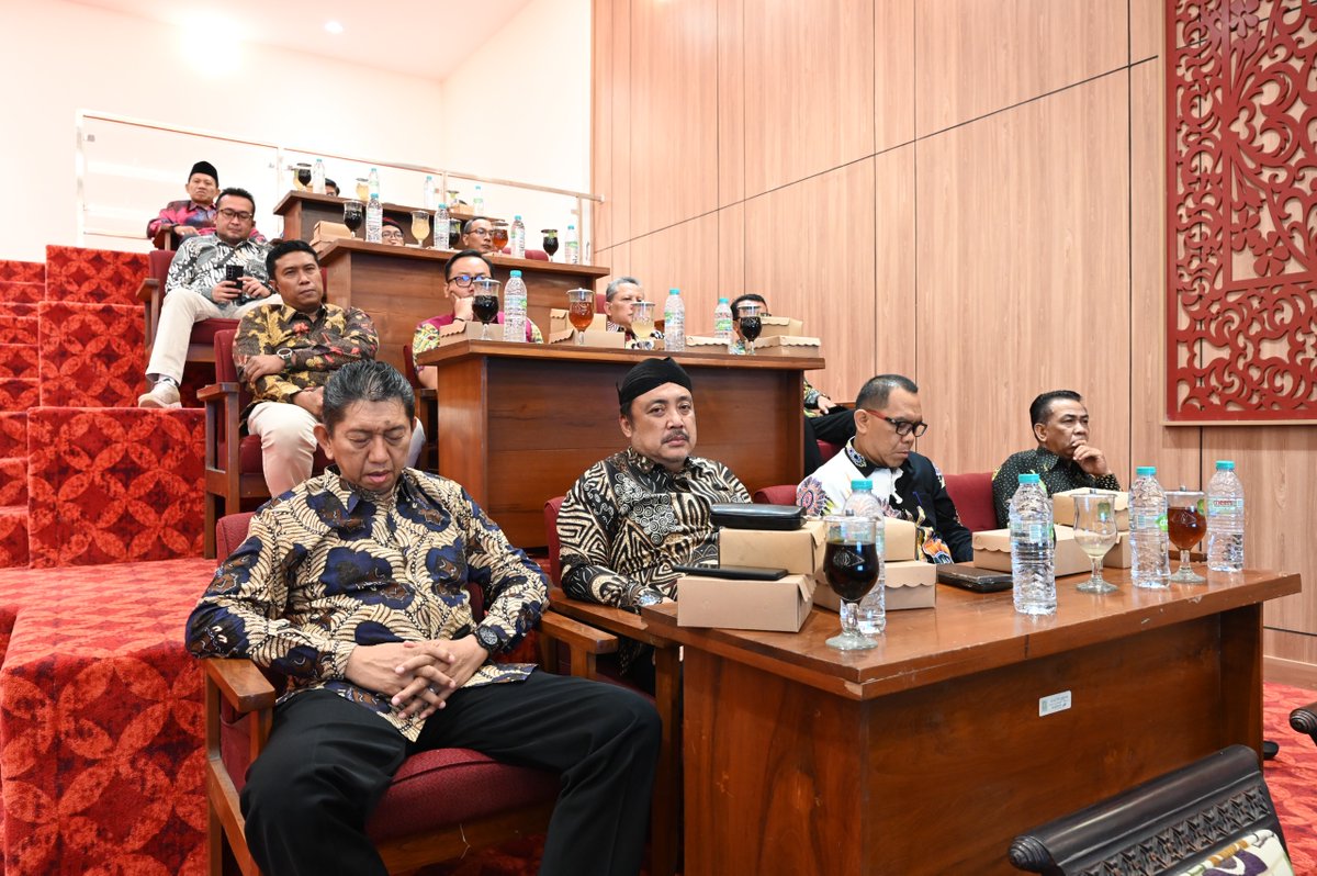 dprd_sumenep's tweet photo. Rapat Paripurna Jawaban Bupati Sumenep Terhadap Pandangan Umum Fraksi-Fraksi, Rabu, 14 Oktober 2026 (malam) https://t.co/DmHO9pRKmA