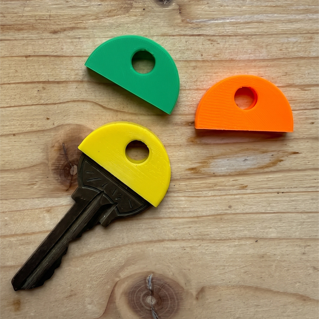 printablescom's tweet photo. Wondering what to do with the last bit of filament on your spool? 🔑 The Simple Key Cover by MPdesign is a quick, practical print to use up leftover ends. Skip buying plastic key caps and print your own color-coded covers. 
https://t.co/zdreZ6PutL https://t.co/84OQf6VADl