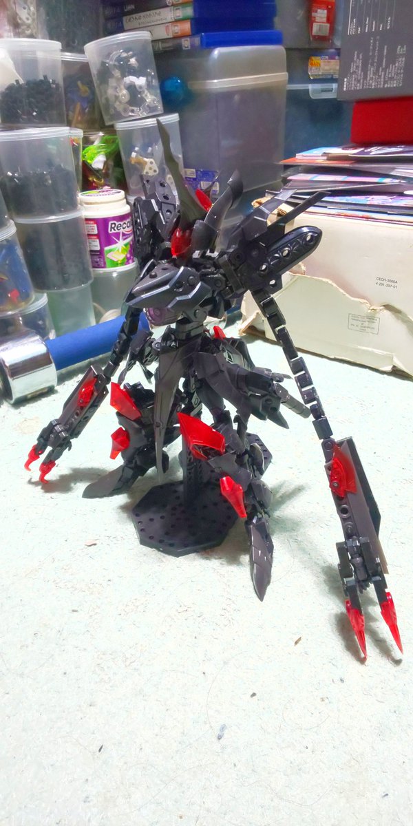 satana0rpnk's tweet photo. 戦闘機体 ガルゼラム 3号機

次世代機のデータ収集用に開発された機体 本機体は1号や2号とは違いサポート専用機体との連携を主に開発された
サポート機体無しの場合は近接戦闘に主にしている 武装は収縮可能な両腕のクロー
#ブロッカーズ https://t.co/fZRrxaCC52