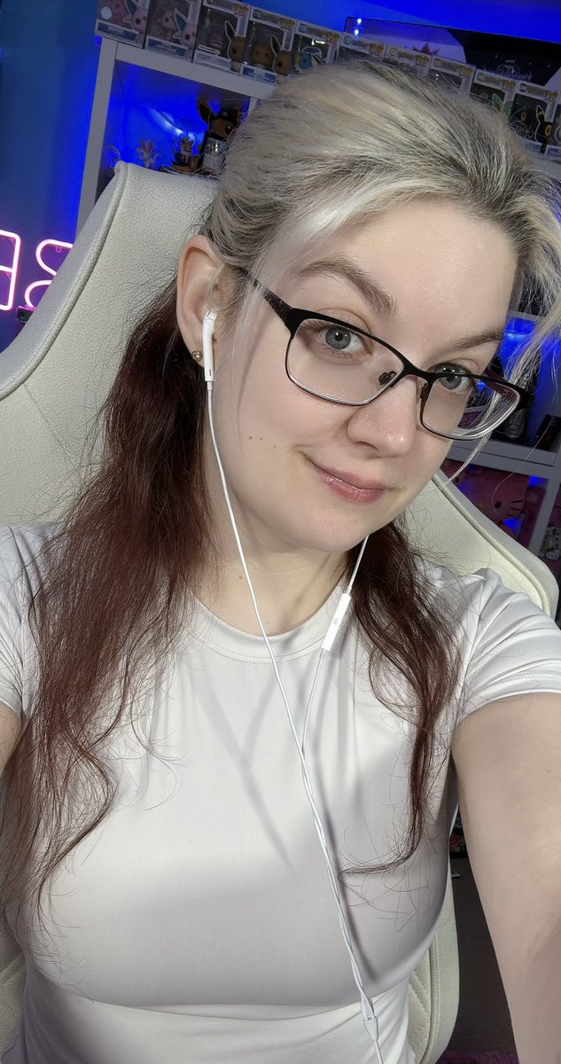 Bekz_xx's tweet photo. WE ARE LIVE!! 

Let’s continue the PP

https://t.co/rGjy7j2hnd

#fortnite https://t.co/5bXELPvooa