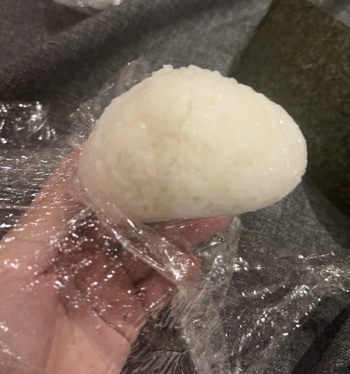 link__pome's tweet photo. おきゅおわですっ！
歓迎会のおにぎりの試食をしました
全種類食べました。お腹がはち切れました
───𝓫𝓪𝓭 𝓮𝓷𝓭───
でも全部美味しかった。
───𝓱𝓪𝓹𝓹𝔂 𝓮𝓷𝓭───

ぽけぱら更新しました！
 https://t.co/rWz7Sa1AVC

#メイド喫茶LINK #広島コンカフェ
#いいね返し →ぽめ作おにぎり https://t.co/L9rjlPChjI