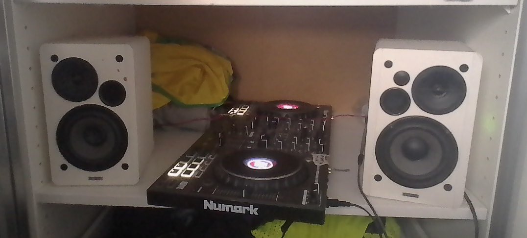 NorfStarrrr's tweet photo. My music setup https://t.co/cgmS83pALj