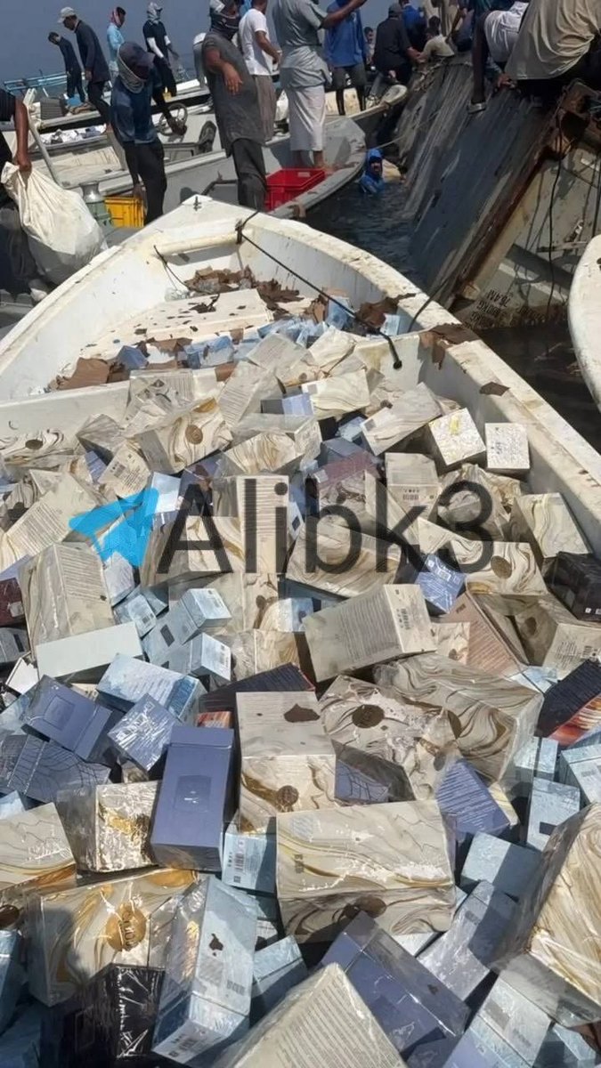 ShaykhSulaiman's tweet photo. AFTER THE SHIP SANK IN STRAIT OF HORMUZ, THE CONTAINERS RELEASED UNSEALED PERFMUES INTO THE SEA

Does MAGA still believe Trump controls the Strait of Hormuz? https://t.co/GTDQOzuwId