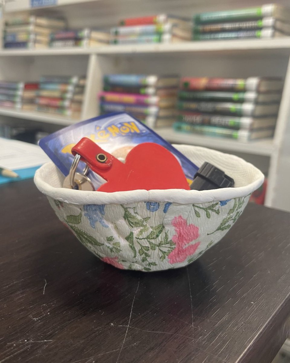 ActonMemLibrary's tweet photo. Decoupage Trinket Bowls @ AML! Wed, Oct 21, 6:30—7:30PM, AML Meeting Room. For Adults. Join for some chatting, music, and crafting! Sign up on the program page on our website: https://t.co/4BzWhxshW8 

See bio for accessibility info. https://t.co/sbxcCqLeiD