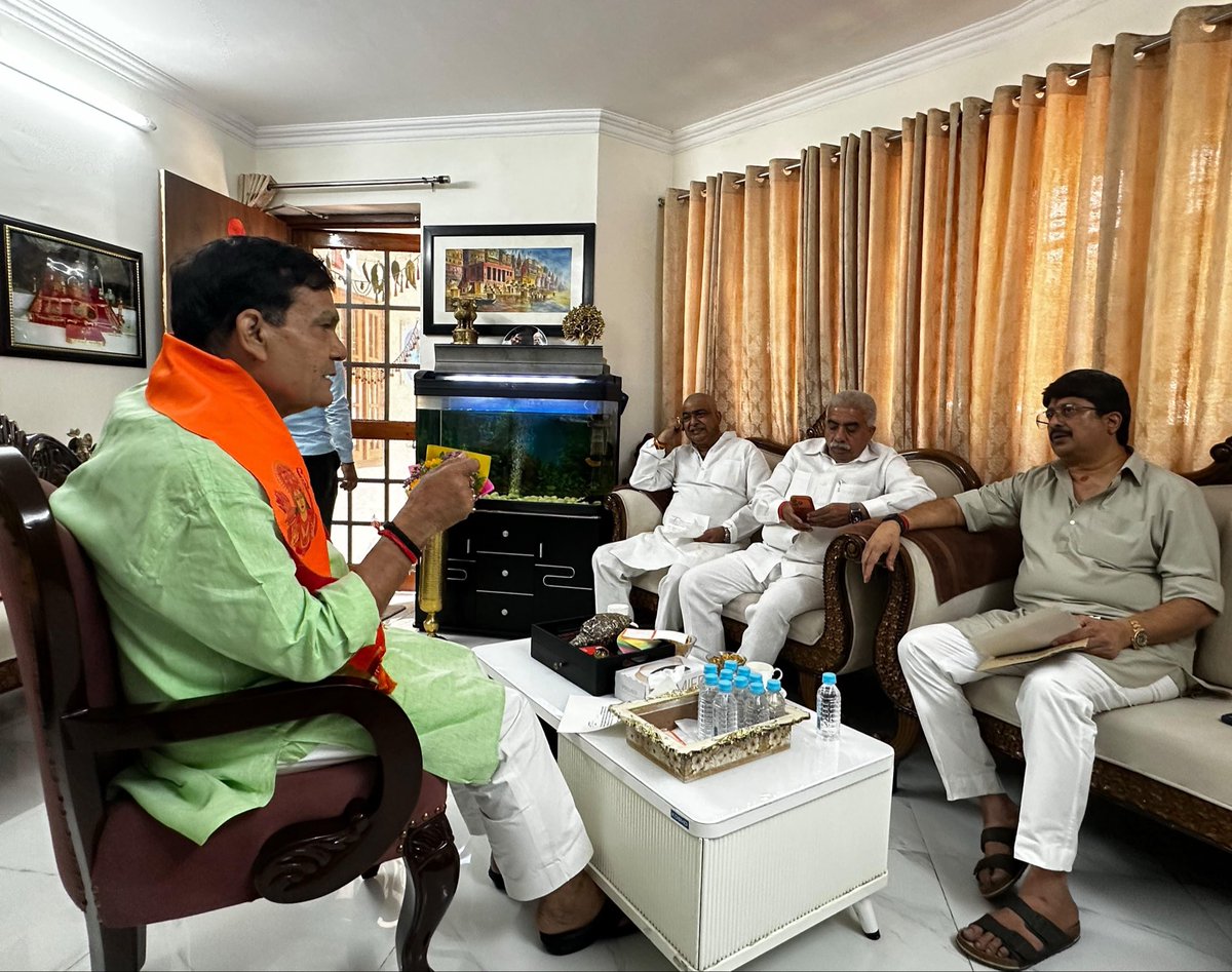 AKSharmaOffice's tweet photo. माननीय विधायक कुण्डा उत्तर प्रदेश, श्री @Raghuraj_Bhadri जी ने आज माननीय मंत्री श्री @aksharmaBharat जी से शिष्टाचार भेंट की।
@narendramodi @myogiadityanath @AmitShah @NitinNabin @mppchaudhary @idharampalsingh
#NayeBharatKaNayaUP
#GoodGovernance
#HumaraUP #VikasExpress https://t.co/UPaaHsvoVS