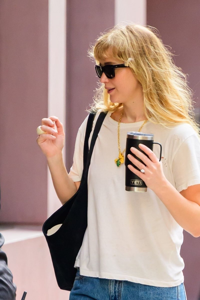 cinevow's tweet photo. Jennifer Lawrence in New York, 2025 https://t.co/IF7HZ6wueY