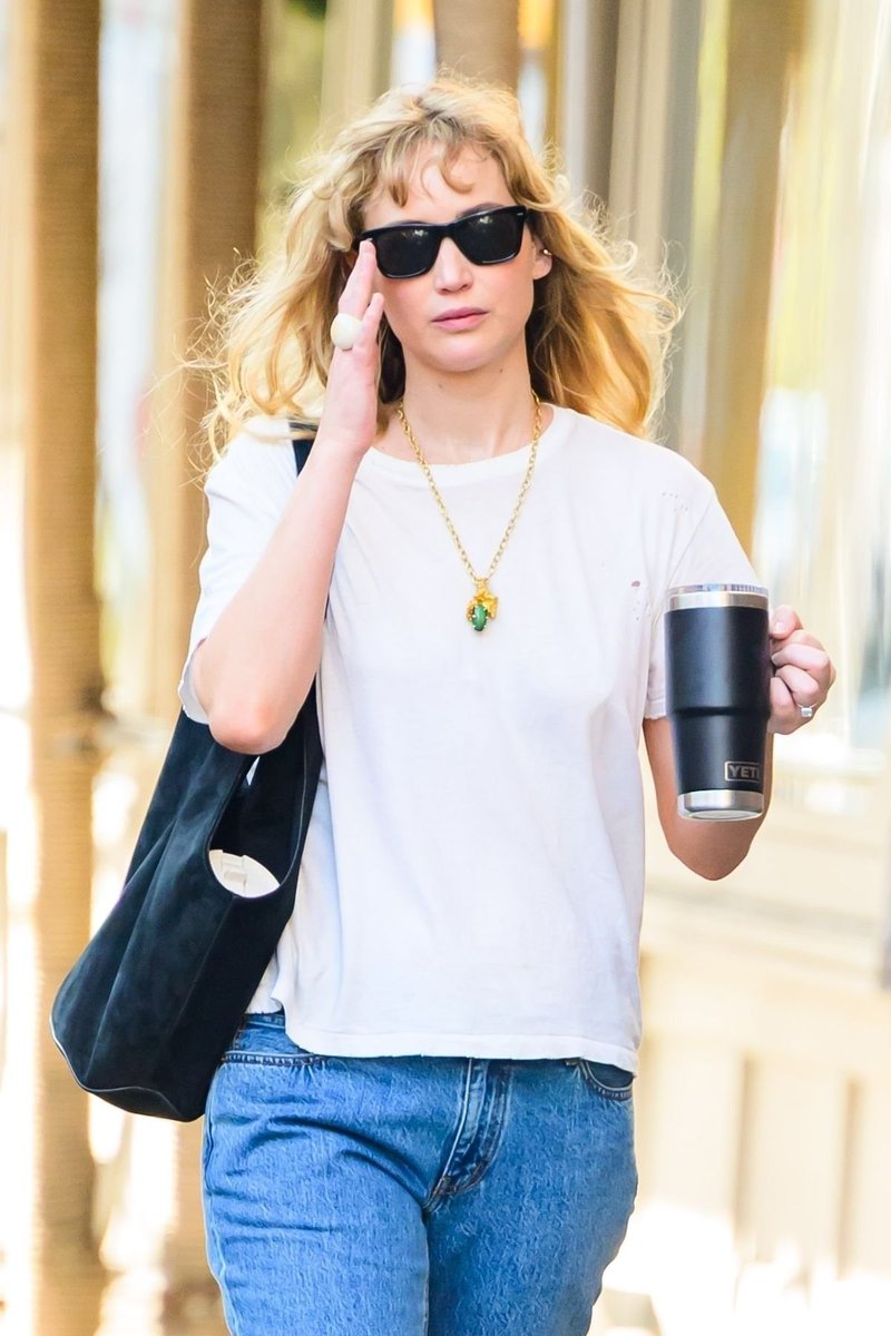 cinevow's tweet photo. Jennifer Lawrence in New York, 2025 https://t.co/IF7HZ6wueY