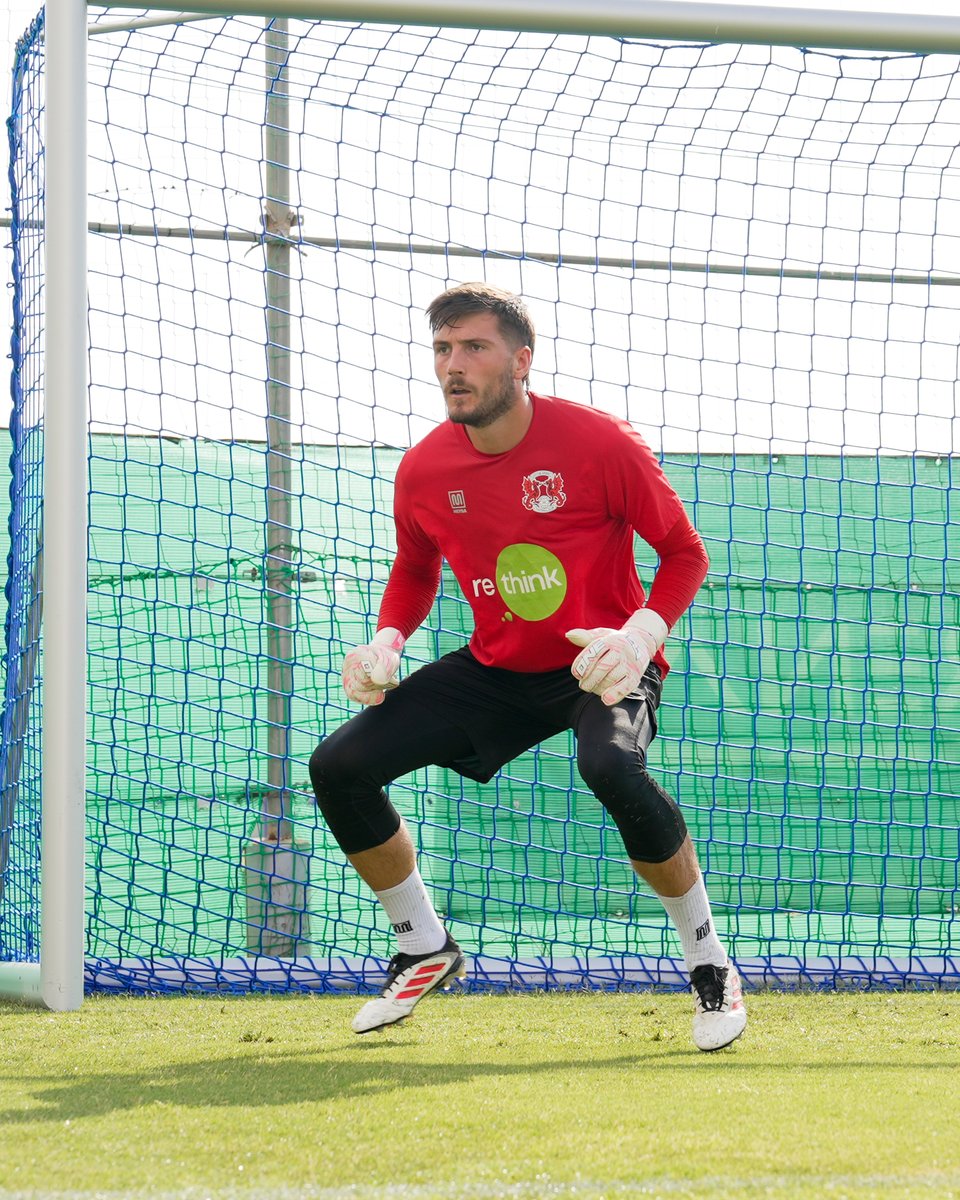 leytonorientfc's tweet photo. Welcome back, Noah 👊

The goalkeeper has returned to Orient following a loan spell at Gateshead. 

#LOFC #OneOrient https://t.co/QaCqtlZzMu