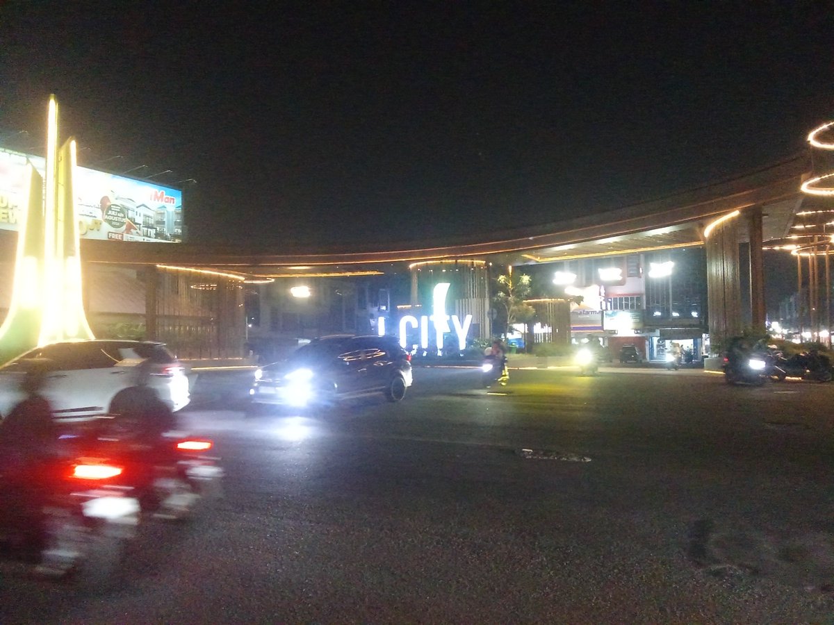 rizkxxxy's tweet photo. mana nieh suaranya Medan Johor J city dan sekitarnya 
#medan #johor #jcity https://t.co/9F7dPOp7Td