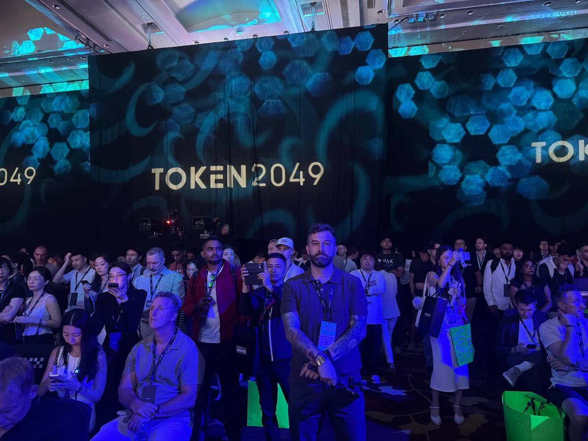 incrypted's tweet photo. long post alert 🚨 
1/3

Before @token2049 , I hit a few side events and wrote down my first impressions. The main takeaway was simple: crypto has mostly built the rails. Now the fight is over who controls each part of the stack.

Spoiler: I was mostly right. But with one important caveat: some trains are already running.

What struck me at TOKEN2049 was how much the conversation around tokenization has changed. There was a time when crypto natives would spend hours explaining to traditional finance why blockchain was the future.