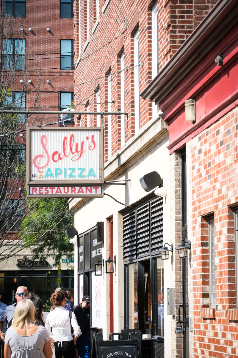 Rosa_DeLauro's tweet photo. New Haven apizza >>>

Like many of you, I was raised on these slices. I declared New Haven the pizza capital of the U.S. in the congressional record, and we haven’t stopped recognizing that fact since! 

I will always honor Connecticut’s contributions to American culture. 🍕🍕 https://t.co/qyitCeEn8P