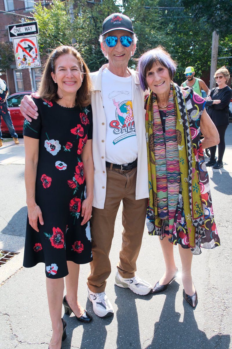 Rosa_DeLauro's tweet photo. New Haven apizza >>>

Like many of you, I was raised on these slices. I declared New Haven the pizza capital of the U.S. in the congressional record, and we haven’t stopped recognizing that fact since! 

I will always honor Connecticut’s contributions to American culture. 🍕🍕 https://t.co/qyitCeEn8P
