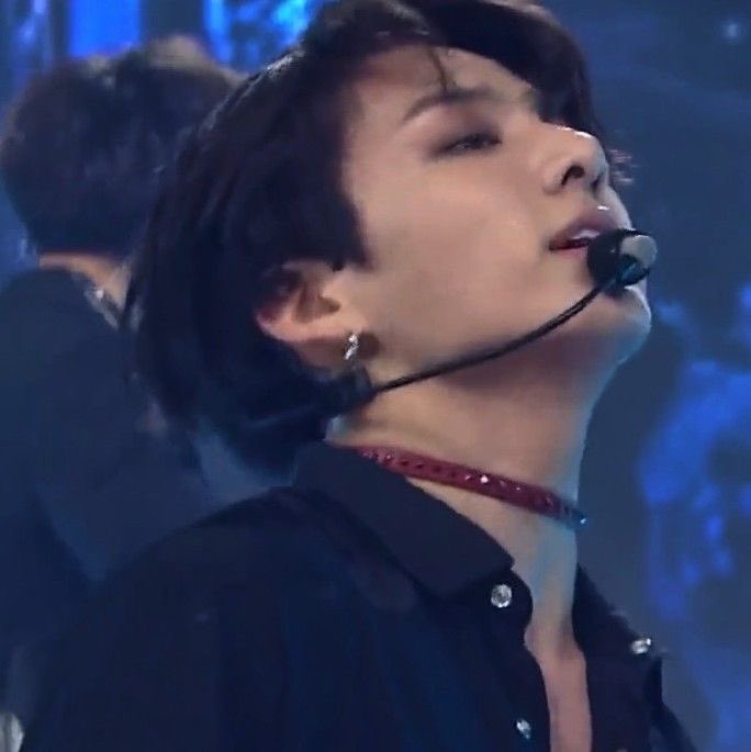 miffyzkoo's tweet photo. i misssss jungkook wearing chokers https://t.co/nXRlHwqVhi