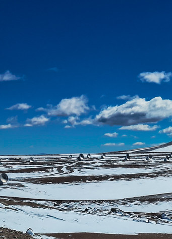 almaobs's tweet photo. 📡Giants after a spring storm🌩️
The ALMA antenna array, at an altitude of 5,050m, deployed on the Chajnantor Plateau, Chile

📷: @jcrojas819 ALMA Photo-ambassador. https://t.co/VrLWgLhCYZ