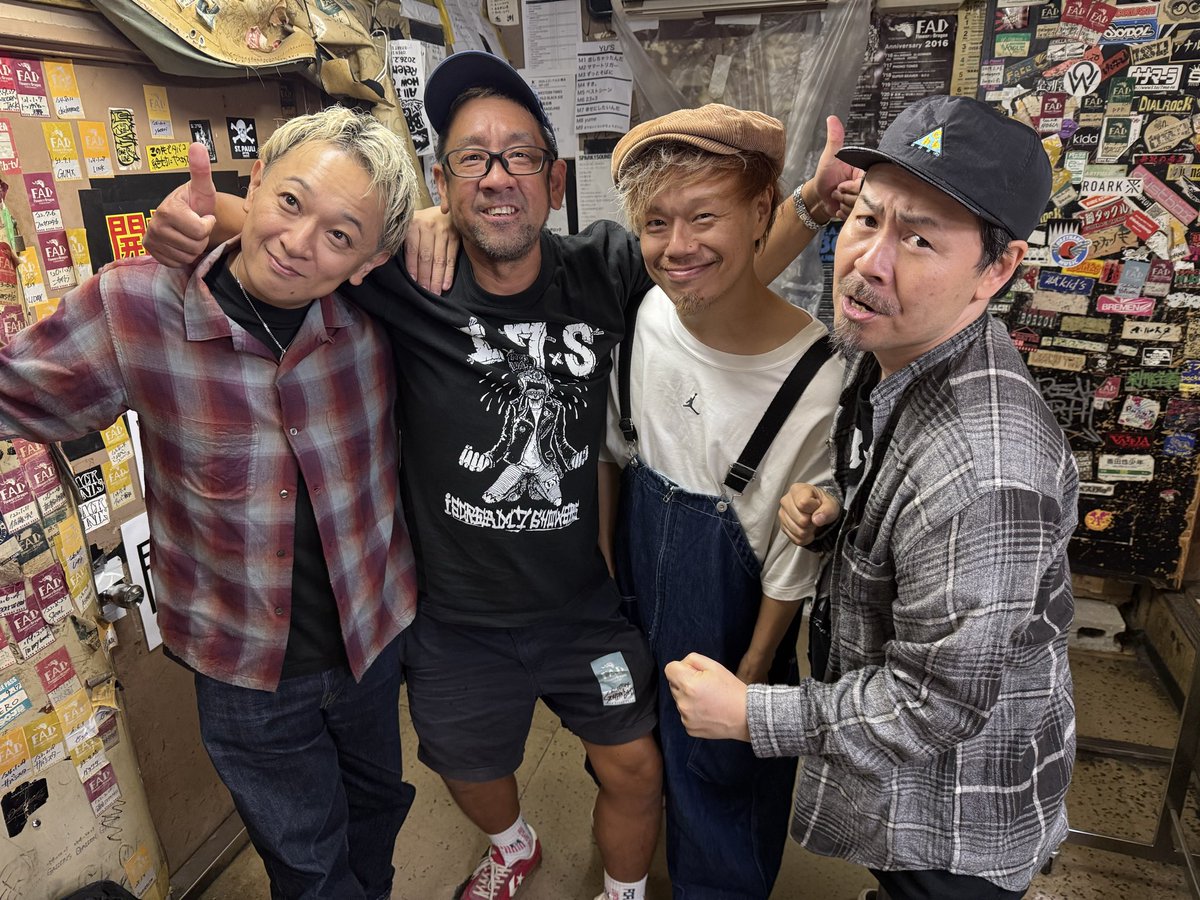 yasuyukixxx's tweet photo. 3ピースでおんなじような楽器使って同世代だけど全然違うでしょ？
だからおもしろいんだよ。
違いを楽しまないとね。
ありがとう。 https://t.co/D3vccPwabk