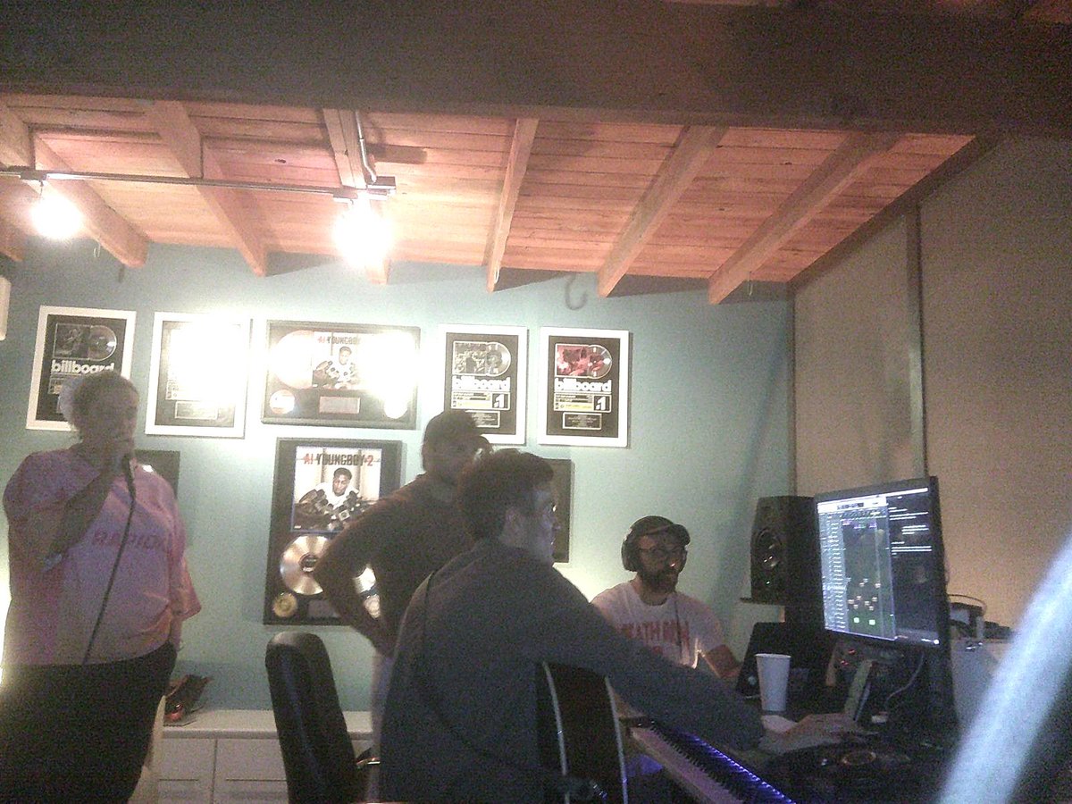 kamoniium's tweet photo. At the Future of Music Summit during LA Tech Week I met Olivier Bassil, the producer behind records for NBA YoungBoy, Kevin Gates, Rod Wave and Tory Lanez, and ended up in his studio for a live session. https://t.co/iE8A5KIDUg