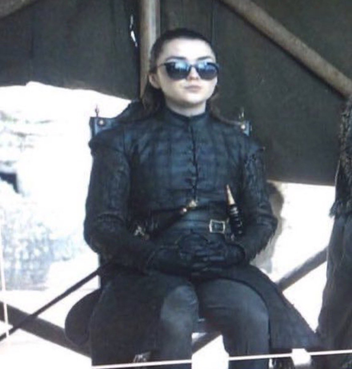 aryasmaisiew's tweet photo. maisie on set was such a vibe https://t.co/QIxk59Yb5N